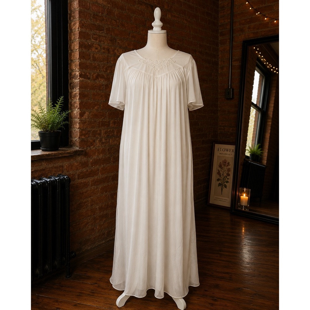 Vanity Fair Vintage White Lace Nightgown Maxi Sleepwear Made USA‎ M Coquette